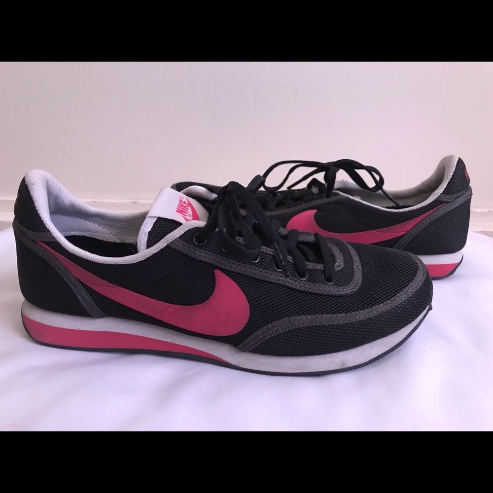 Nike tennis shoes